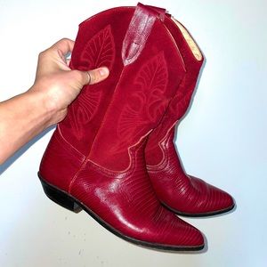 Beautiful VINTAGE Cherry Red Cowboy Western Boots Womens